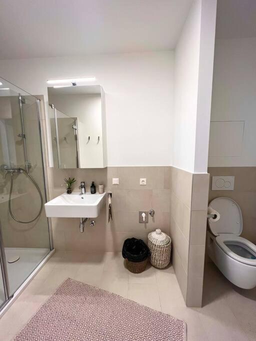 Donaublick Oasis: Stylische Wohnung Bécs Kültér fotó